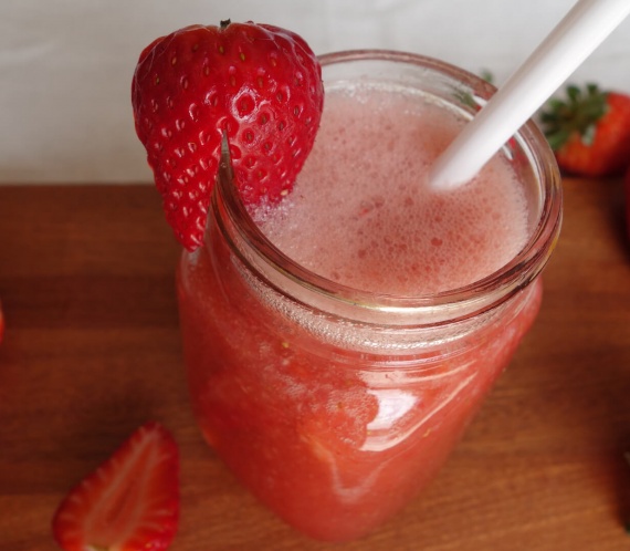Strawberry And Coconut Water Smoothie